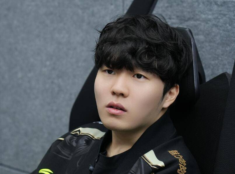 Rookie回归赛场，精彩发挥首场状态亮眼，阿森纳观众沸腾！